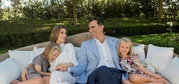 biografia-del-principe-felipe-con-su-familia