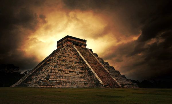 Chichén Itzá al anchecer