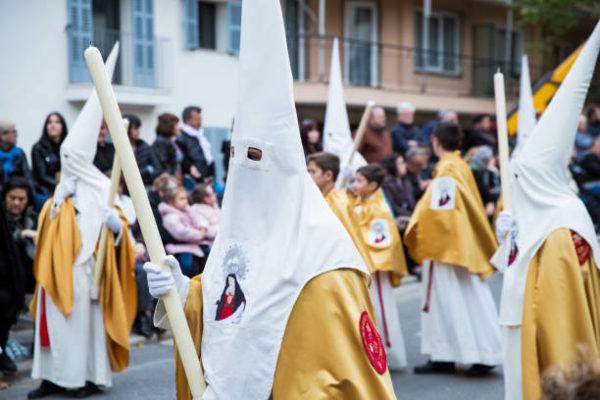 Que se celebra en jueves santo que significa 