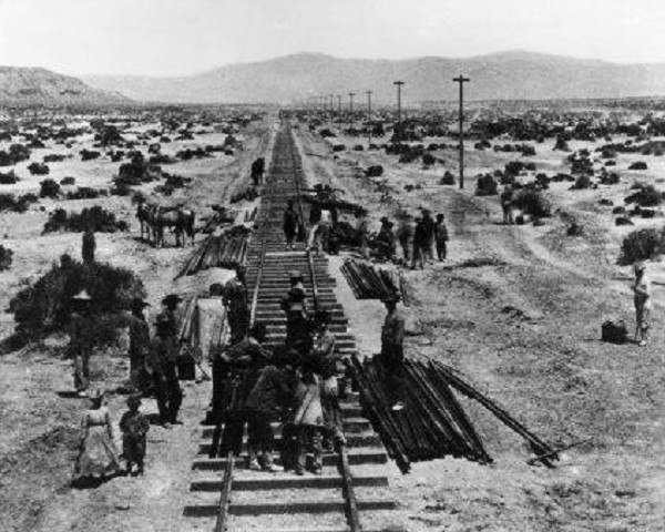 https://sobrehistoria.com/wp-content/uploads/2020/05/Construccion-ferrocarril-600x480.jpg
