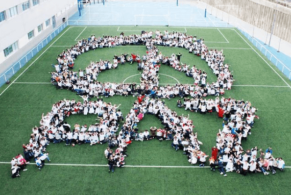El origen Día Escolar de la Paz y la No Violencia mural por la paz