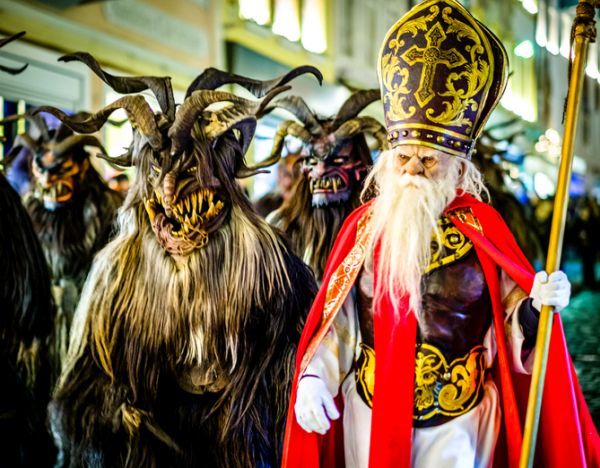 Krampus con San Nicolás 